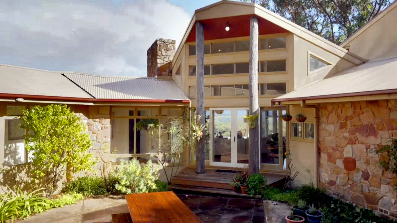 Beach House Hunters 1-1