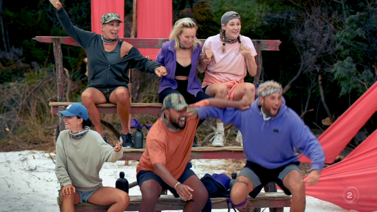 Celebrity Treasure Island 2-14