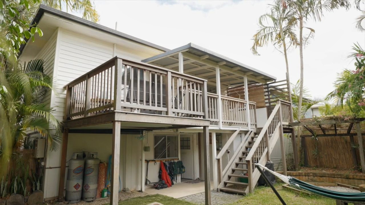 Beach House Hunters 1-5