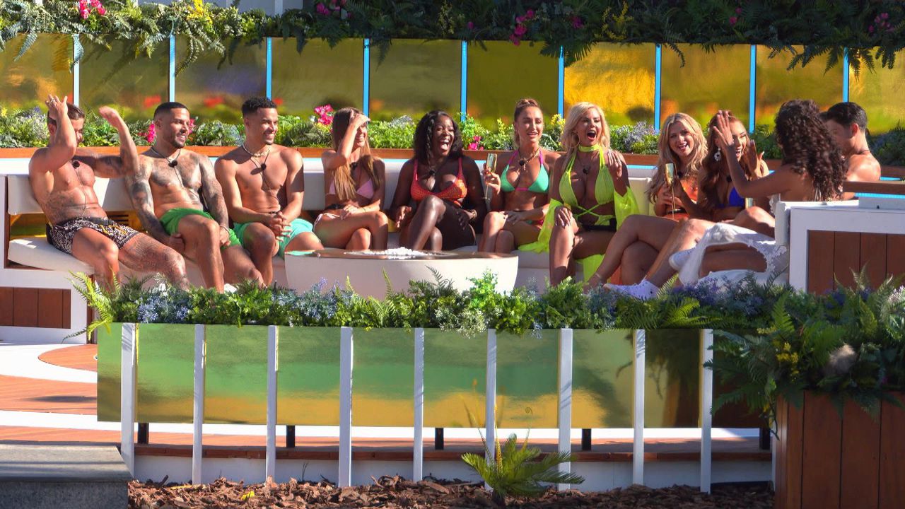 Love Island 1-1