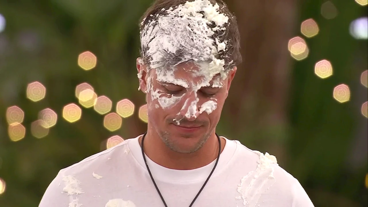 Love Island 2-26