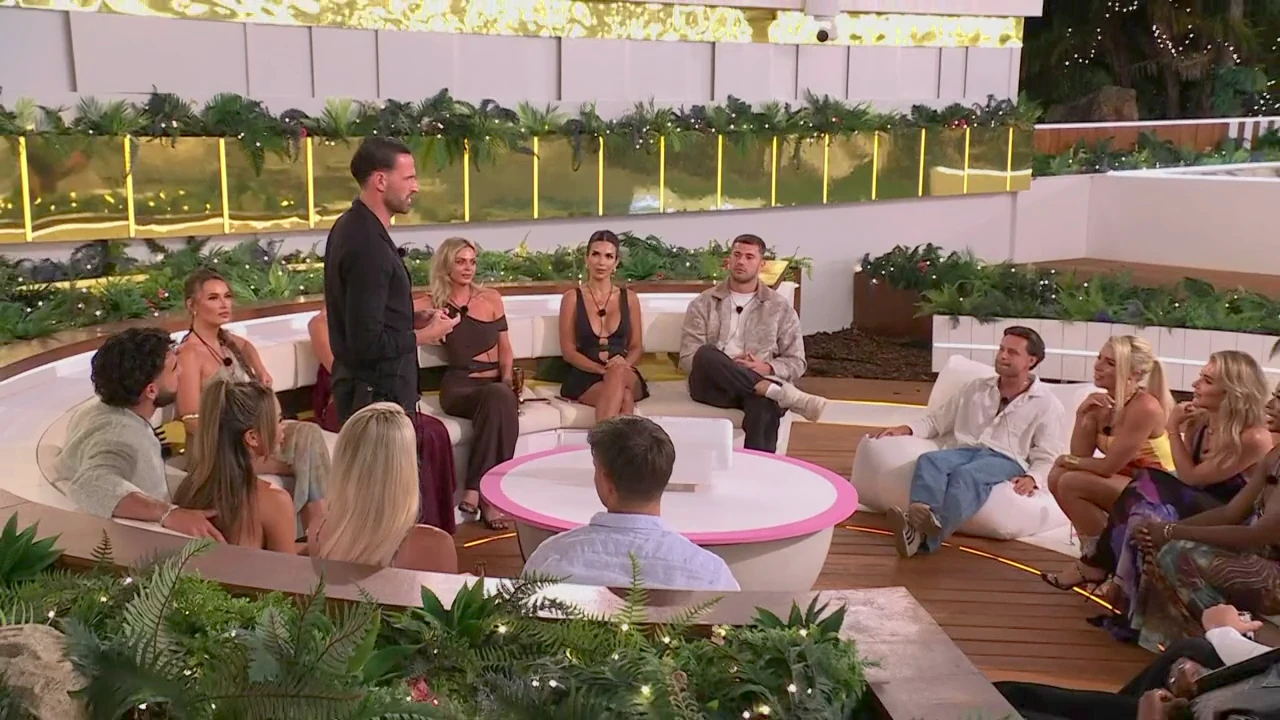 Love Island 2-27